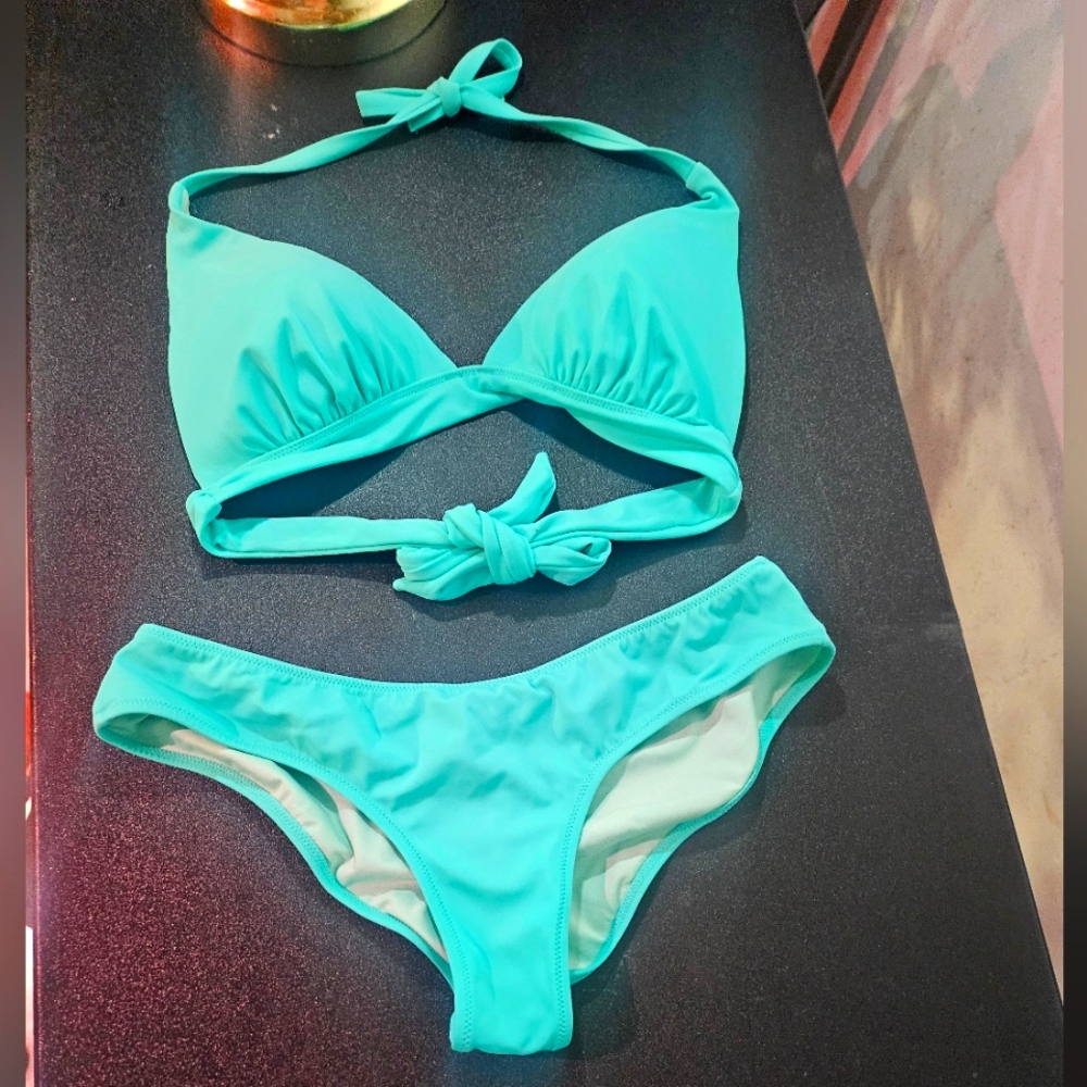 Victoria Secret Swimsuit - Picture 2 of 7